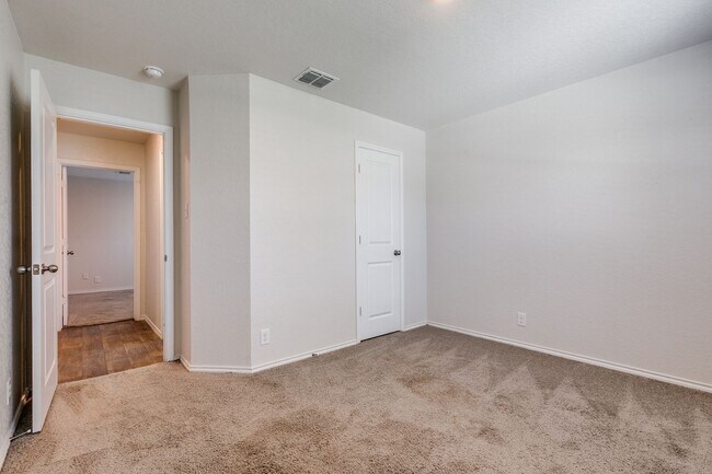 Building Photo - BEAUTIFUL 3-BEDROOM D.R. HORTON HOME IN RE...