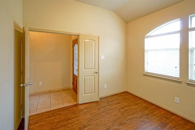 Building Photo - 6139 Grassy Haven Ln
