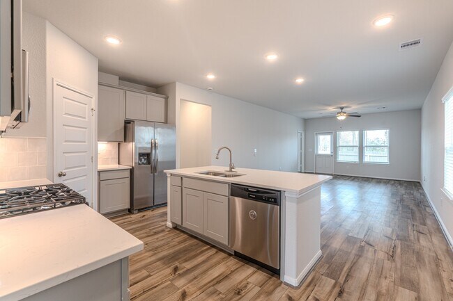 Building Photo - 100 Ashe Juniper Wy