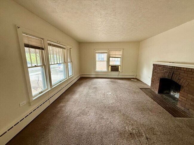 Building Photo - 1/2 Off First Months Rent! 3 Bed + 2 bonus rooms in basement, 2 Bath Home NEAR CSU! Flexible leas...