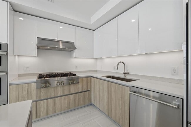 Building Photo - 400 Central Ave