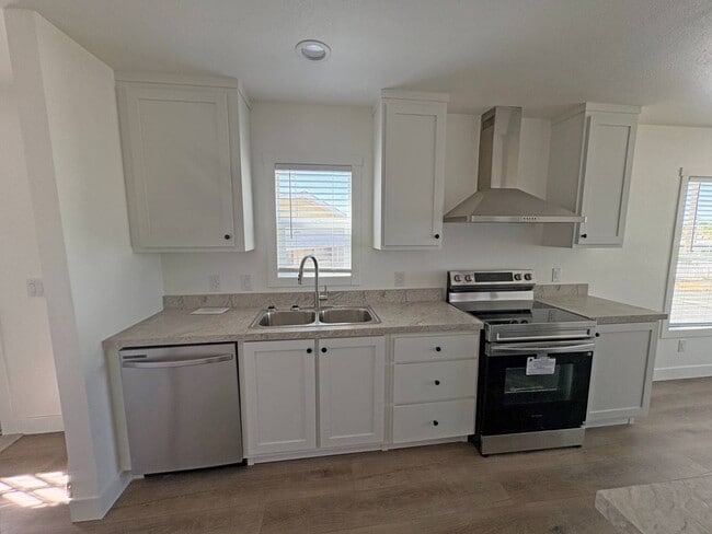 Building Photo - 1700 S State St