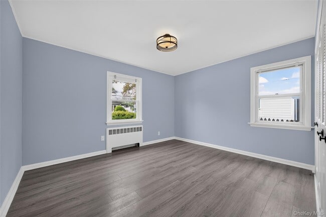 Building Photo - 121 Sheridan Ave