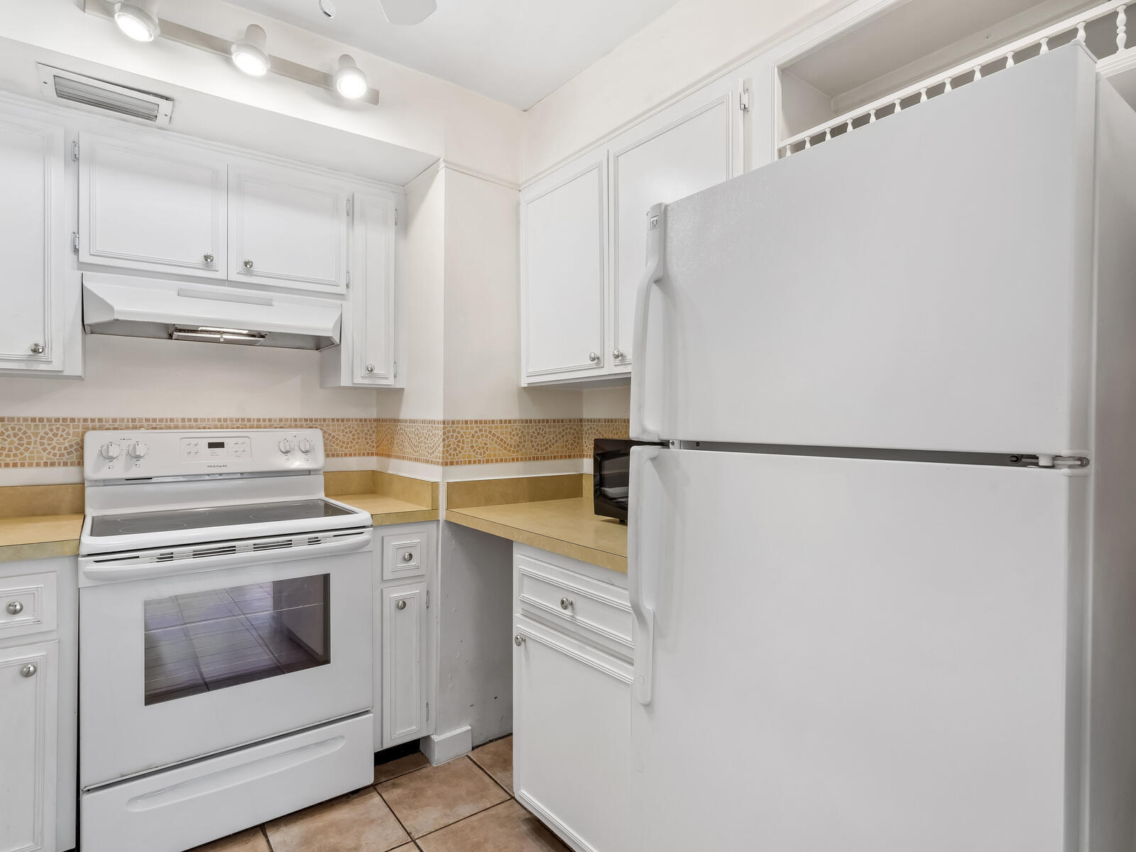 Building Photo - 4805 Rilma Ave