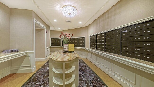 Building Photo - 800 N Tamiami Trl