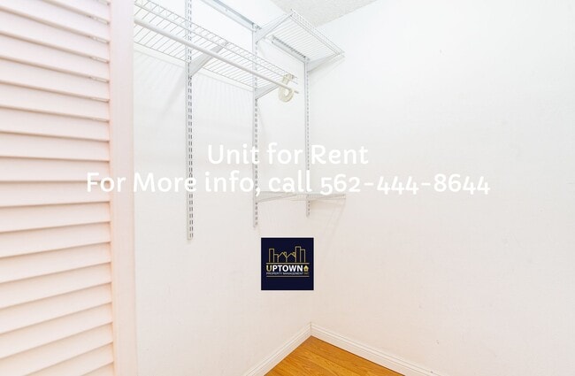 Building Photo - Townhome - 3 Bedrooms-2 Baths - Santa Ana