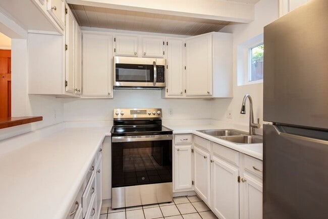 Building Photo - 2 BED/1.5 BATH ON THE MESA!!!