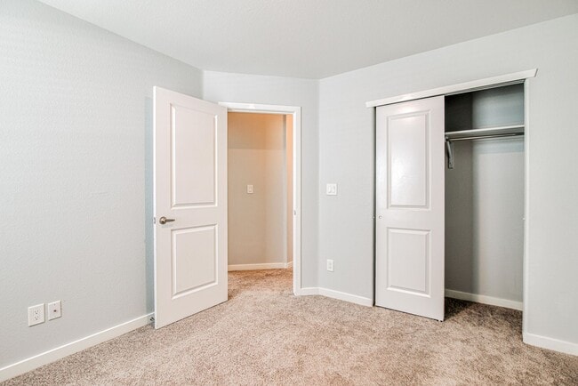 Building Photo - Beautiful 4 bed/2.5 baths in the desirable...