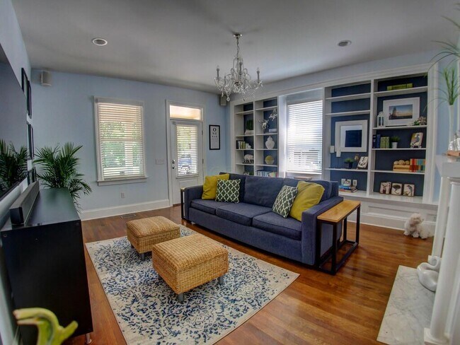 Building Photo - 95 Hull Aly