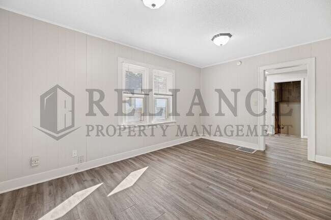 Building Photo - 645 S Poplar St