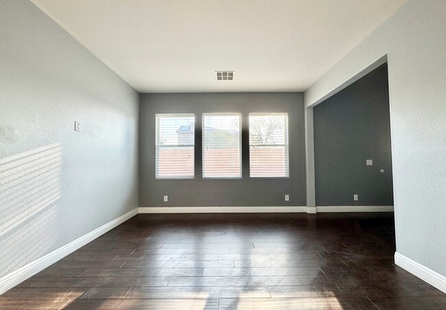 Building Photo - 5033 W Moberly Ave