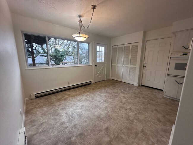 Building Photo - *Coming soon* 3 Bedroom 1.5 Bath Single Family Home