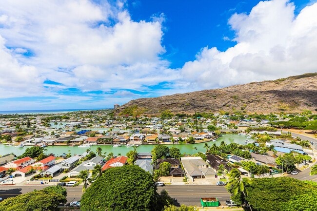 Building Photo - Naniwa Gardens - 1 bdrm/1 bath/1 covered p...