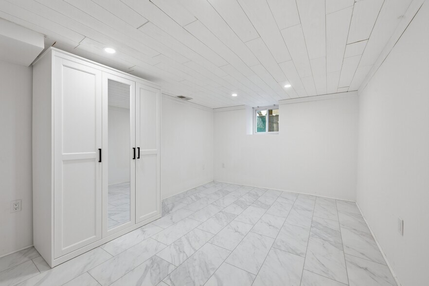 Building Photo - 24 Hollow Wood Ln