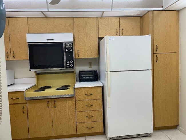 Building Photo - 9423 S Hollybrook Lake Dr