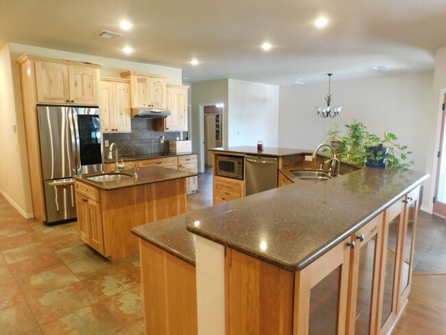 Building Photo - Check out this beautiful home located in o...