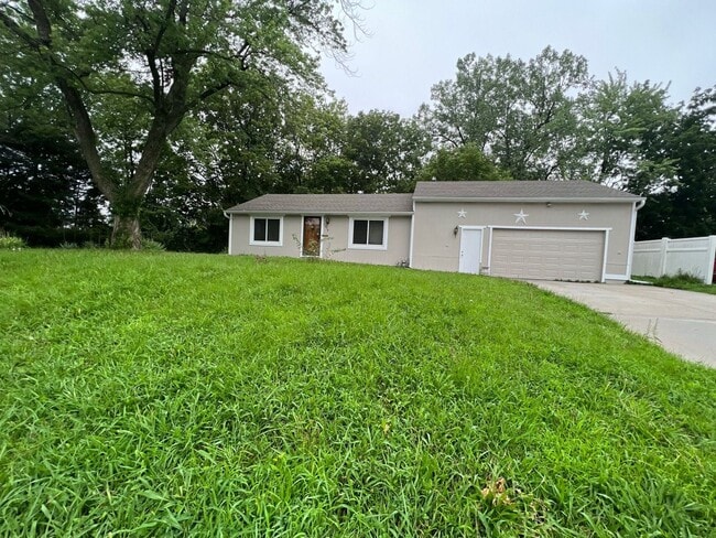 Primary Photo - Updated 2 Bed Home with Large Attached Garage