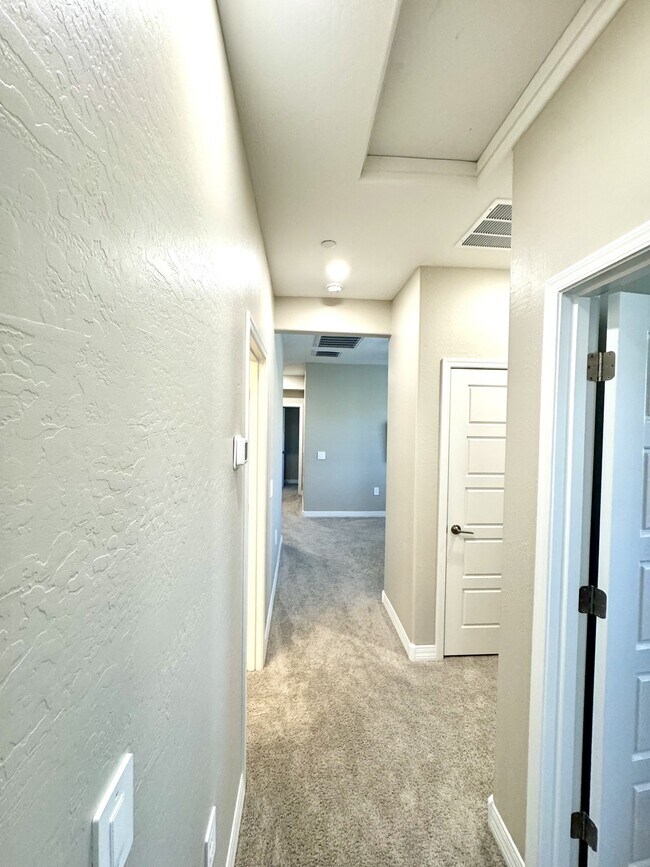 Building Photo - 1823 E Chelsea Ln