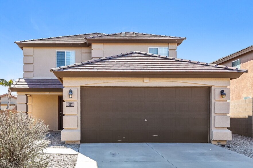 Primary Photo - 1519 E Stirrup Ln