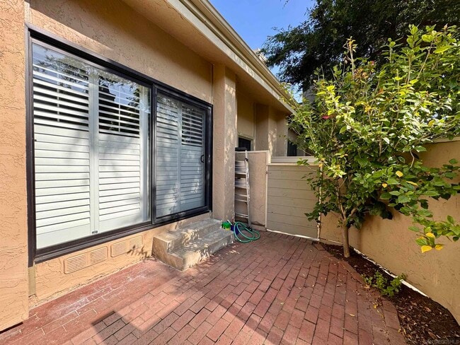 Building Photo - 3230 Caminito Eastbluff