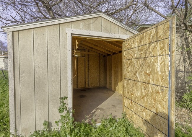 Building Photo - Dream Rental located minutes from Southtow...