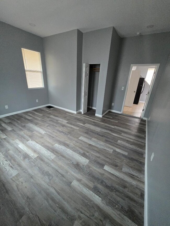 Building Photo - 148 N Dade Ave