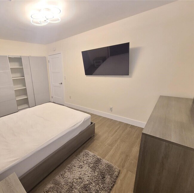 Building Photo - 1320 Arthur St