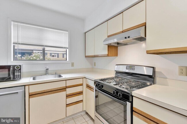 Building Photo - 208 Skyhill Rd