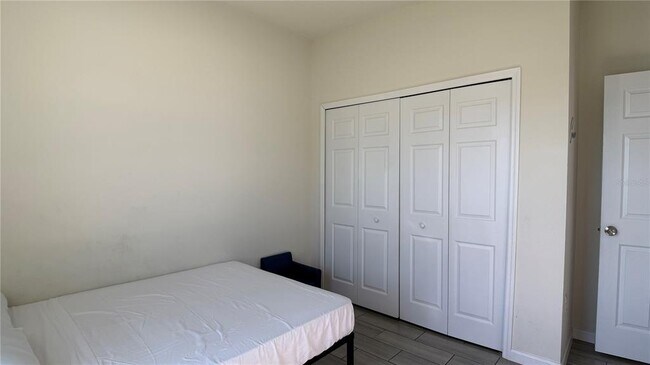 Building Photo - 2129 Hibiscus Pl