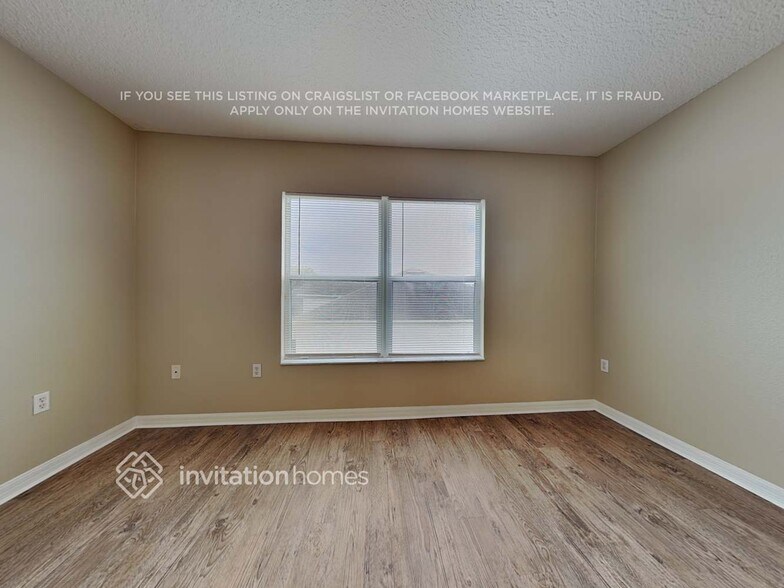 Building Photo - 2458 Hamlet Cir