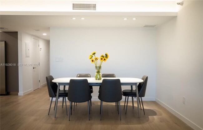 Building Photo - 20505 E Country Club Dr