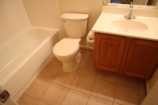 Building Photo - Premium Townhome in Kentlands Hill District