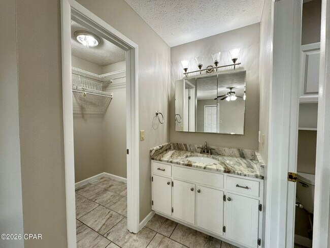 Building Photo - 130 Derby Woods Dr