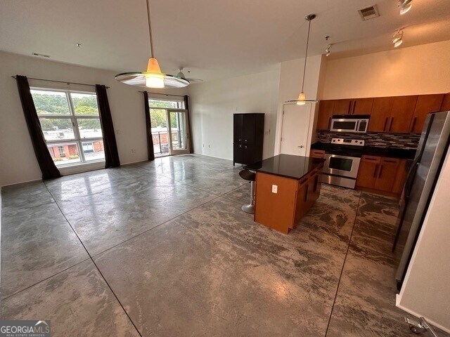 Building Photo - 560 Dutch Valley Rd NE