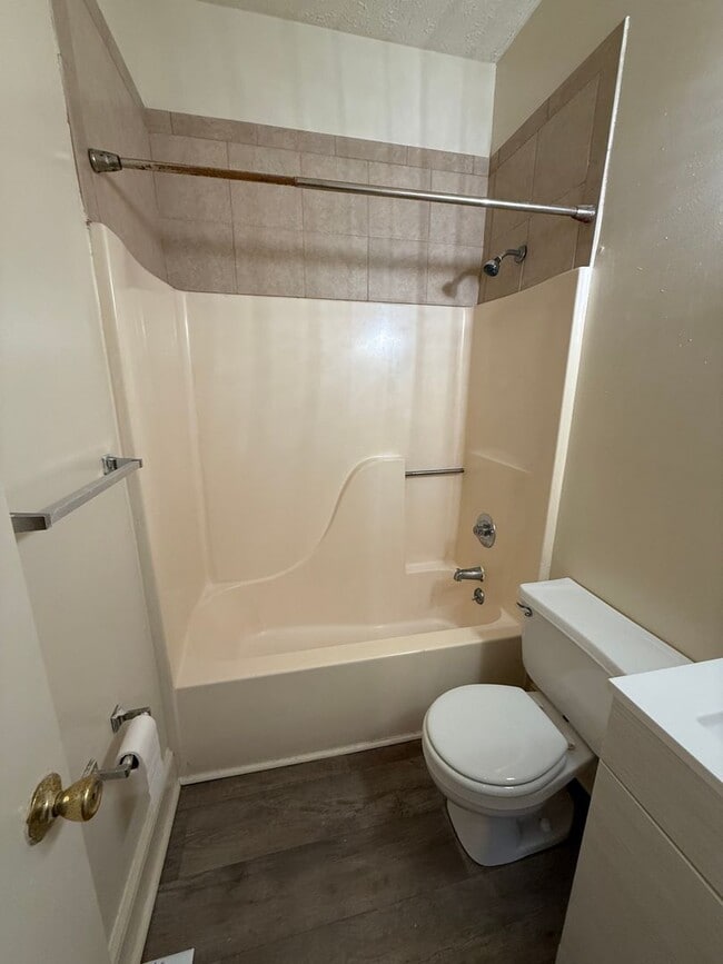 Building Photo - Bloomfield