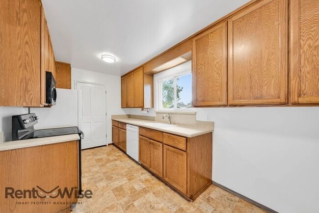 Building Photo - 2080 Helena Way