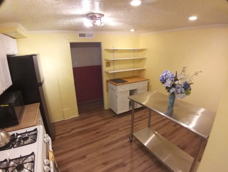 Building Photo - 1508 Edith Blvd NE