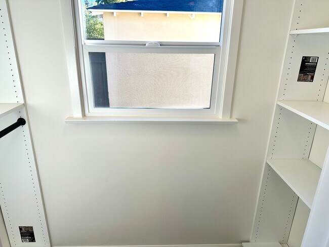 Building Photo - 7360 Hesperia Ave