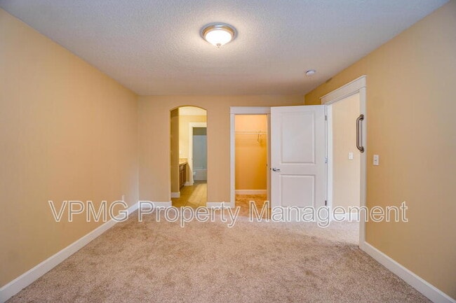 Building Photo - 1403 SE 194th Pl