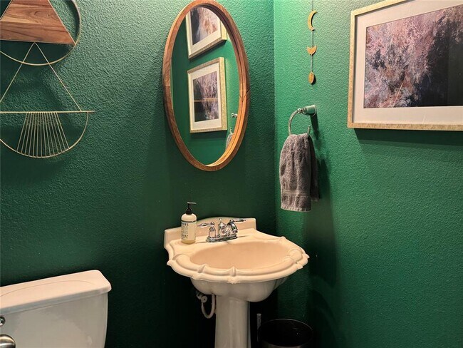 Building Photo - 2308 Sweet Clover Dr