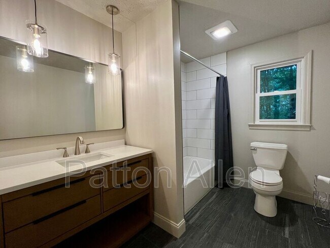Building Photo - 9 Ravenwood Ln