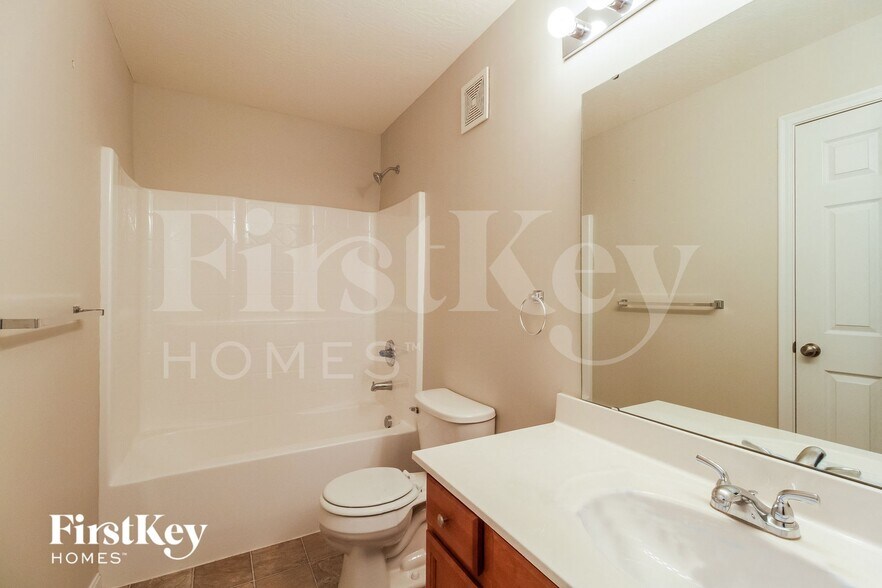 Building Photo - 2131 Picketside Dr