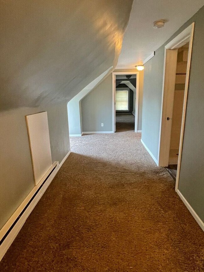 Building Photo - Upper Level Uptown Duplex, Hardwood Floors...