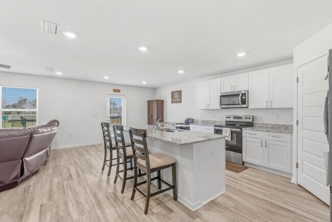 Building Photo - 25 Riverwalk Xing