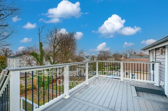 Building Photo - 4012 Fernhill Ave