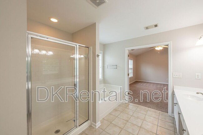 Building Photo - 804 Araya Ct