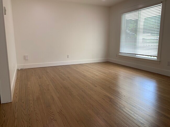 Building Photo - 414 Charles Ct