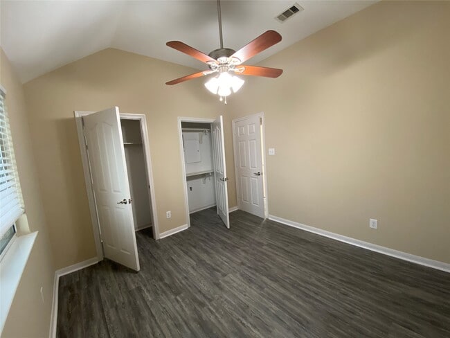 Building Photo - 4903 Summer Ridge Dr