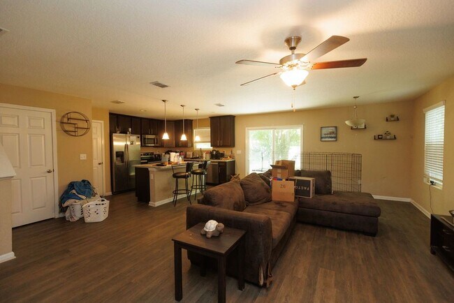Building Photo - 3 Bedroom 2.5 bath home near Downtown with quick access to I-95 and the beaches