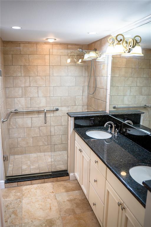 Building Photo - 1 Beach Dr SE